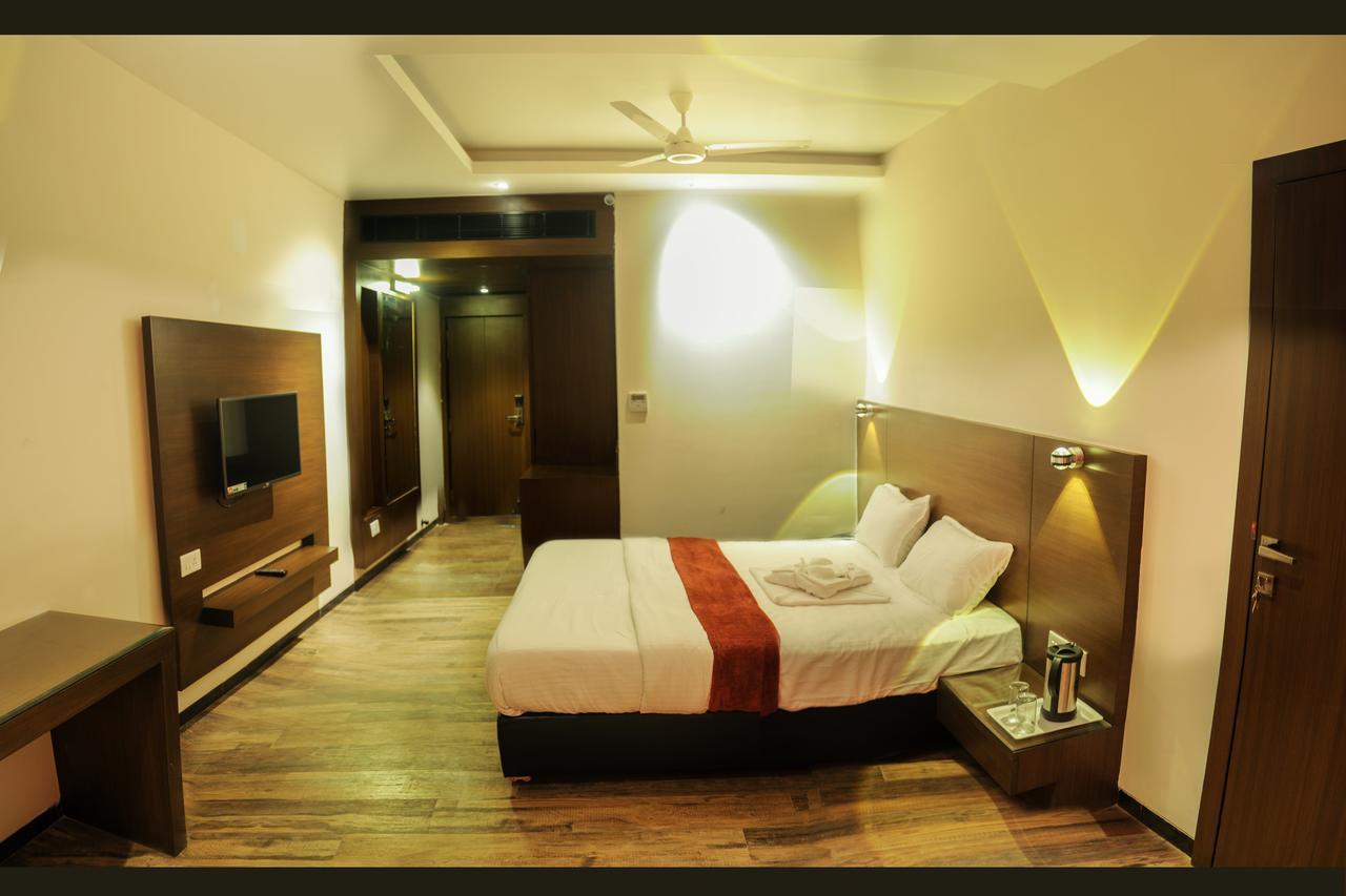 Hotel Atharva Ujjain Ngoại thất bức ảnh